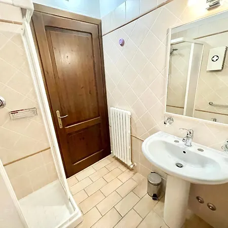 וילה Unique With Child Activity Park, Pool And Meditation Park That Sleeps 16 Limiti (Umbria)